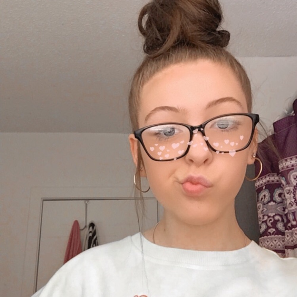 Meet your Posher, Lyndzy